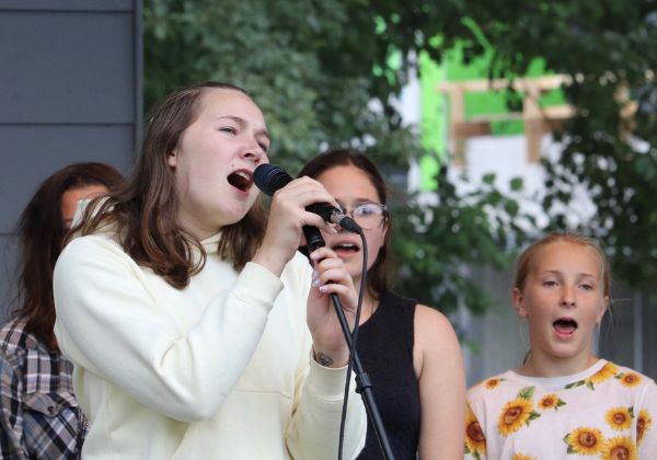Students singing together in a group class at Squamish Academy of Music